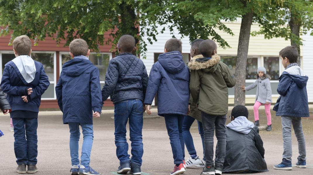 Enfants en récréation